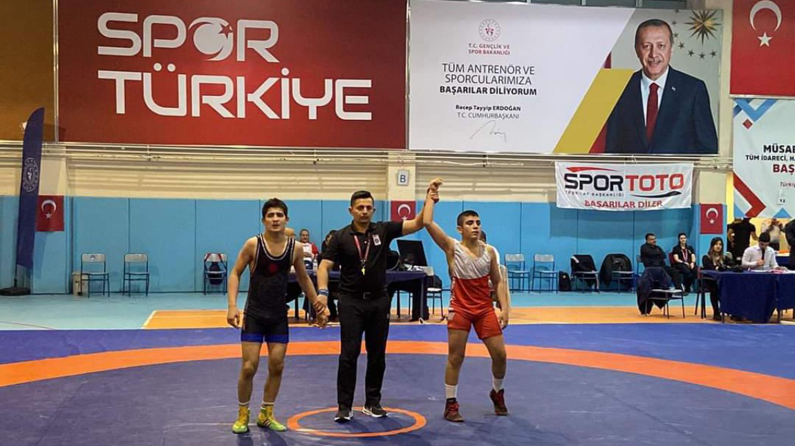 Minikler Serbest Stil U13 Türkiye Şampiyonasında Üçüncülük Ödülü Okulumuzda